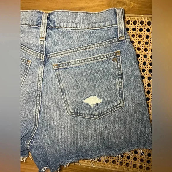 Madewell Relaxed Denim Jean Shorts Madeira Light Wash Side Slit Distressed - Picture 6 of 10